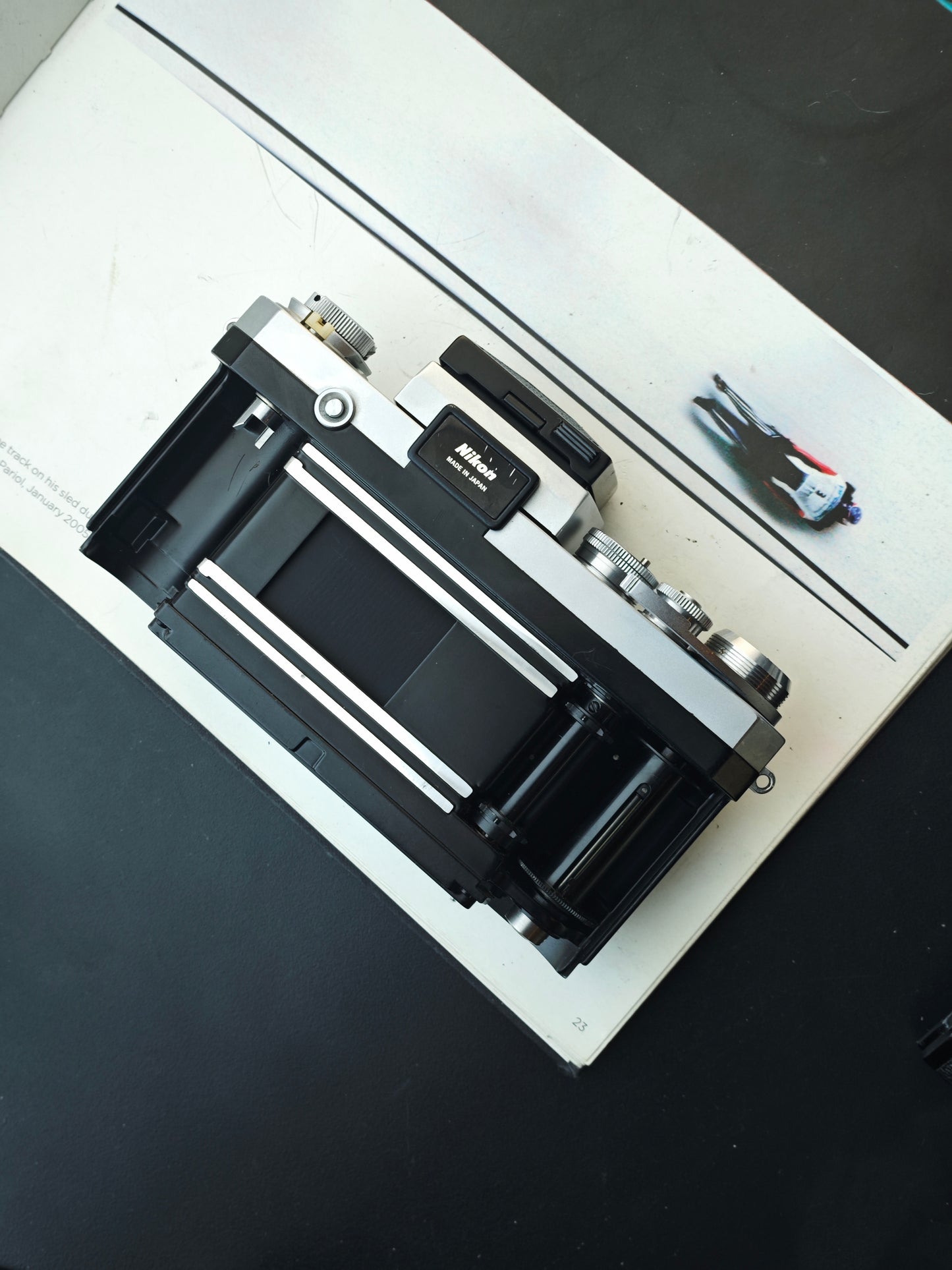 *READ* Nikon F with Waist Level Finder (DW-1)