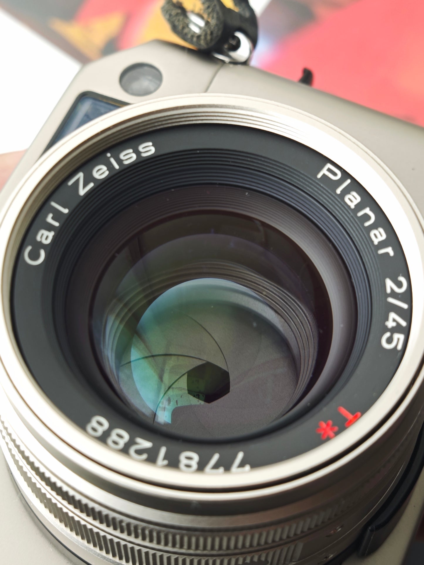 Contax G1 white label with Carl Zeiss Planar 45mm F2 T*