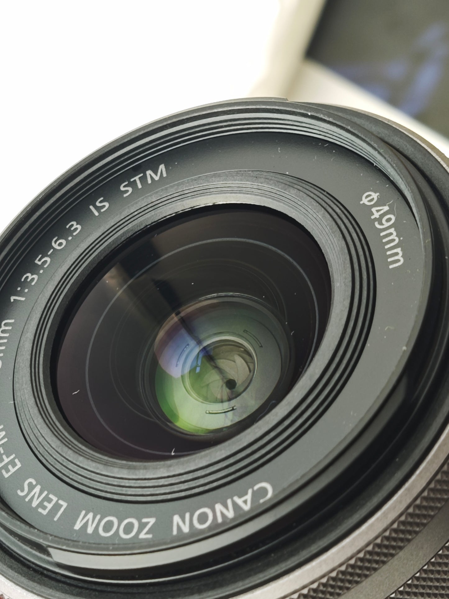 Used Canon EOS M100 white with EF-M 15-45mm F3.5-6.3 IS STM