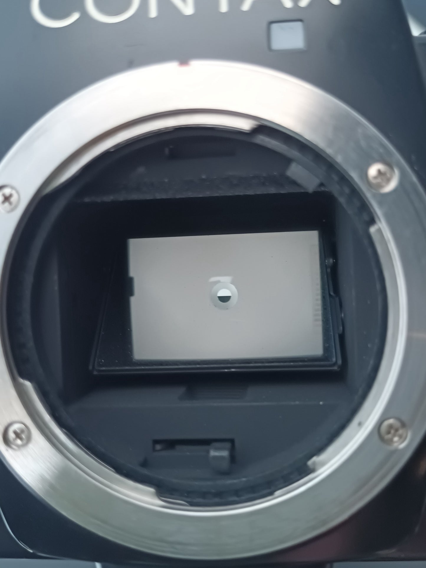 Contax 137 MD Quartz body