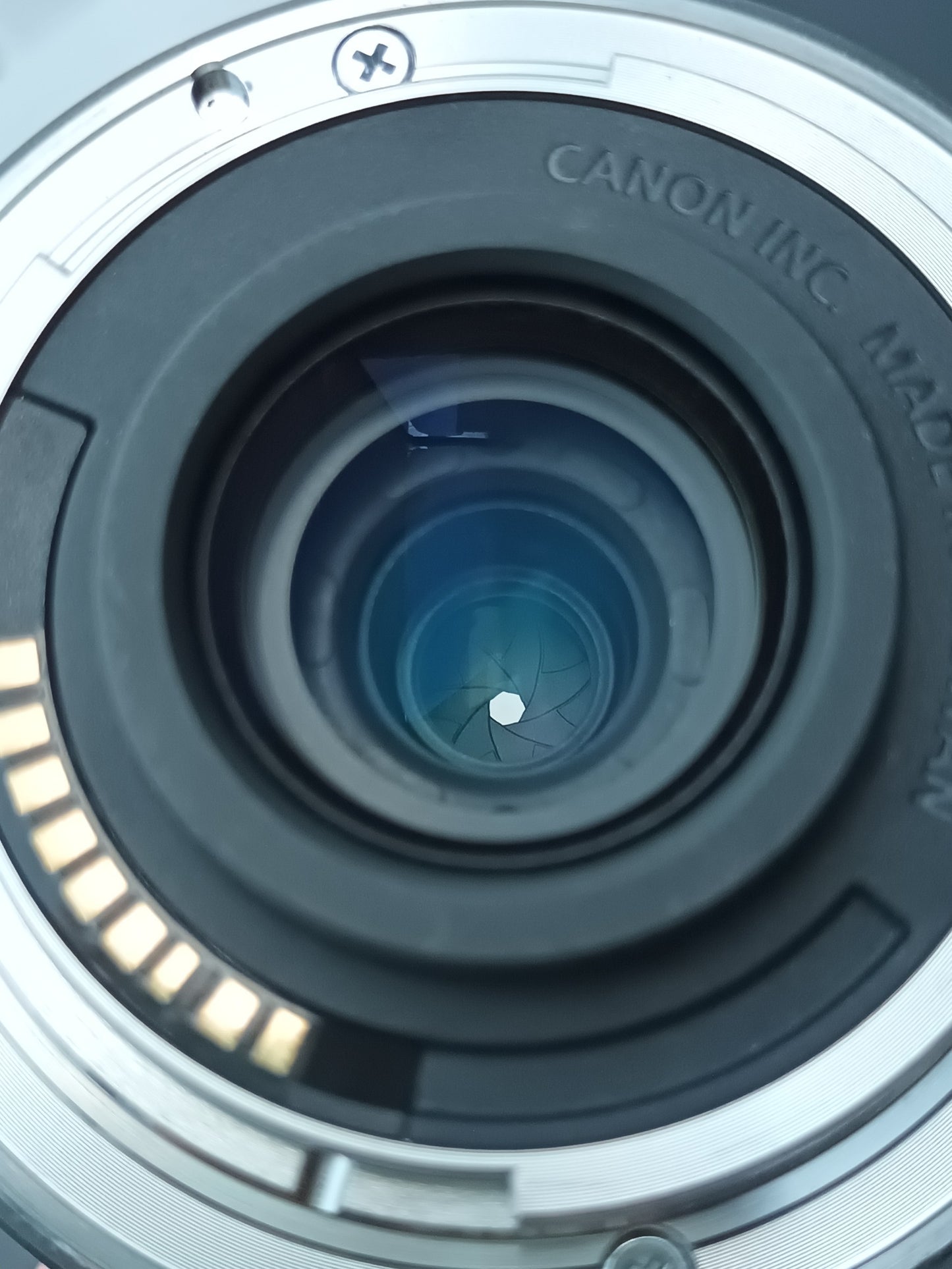 Used Canon EOS M6 with Canon Zoom Lens EF-M 11-22mm F4-5.6 IS STM (No charger)