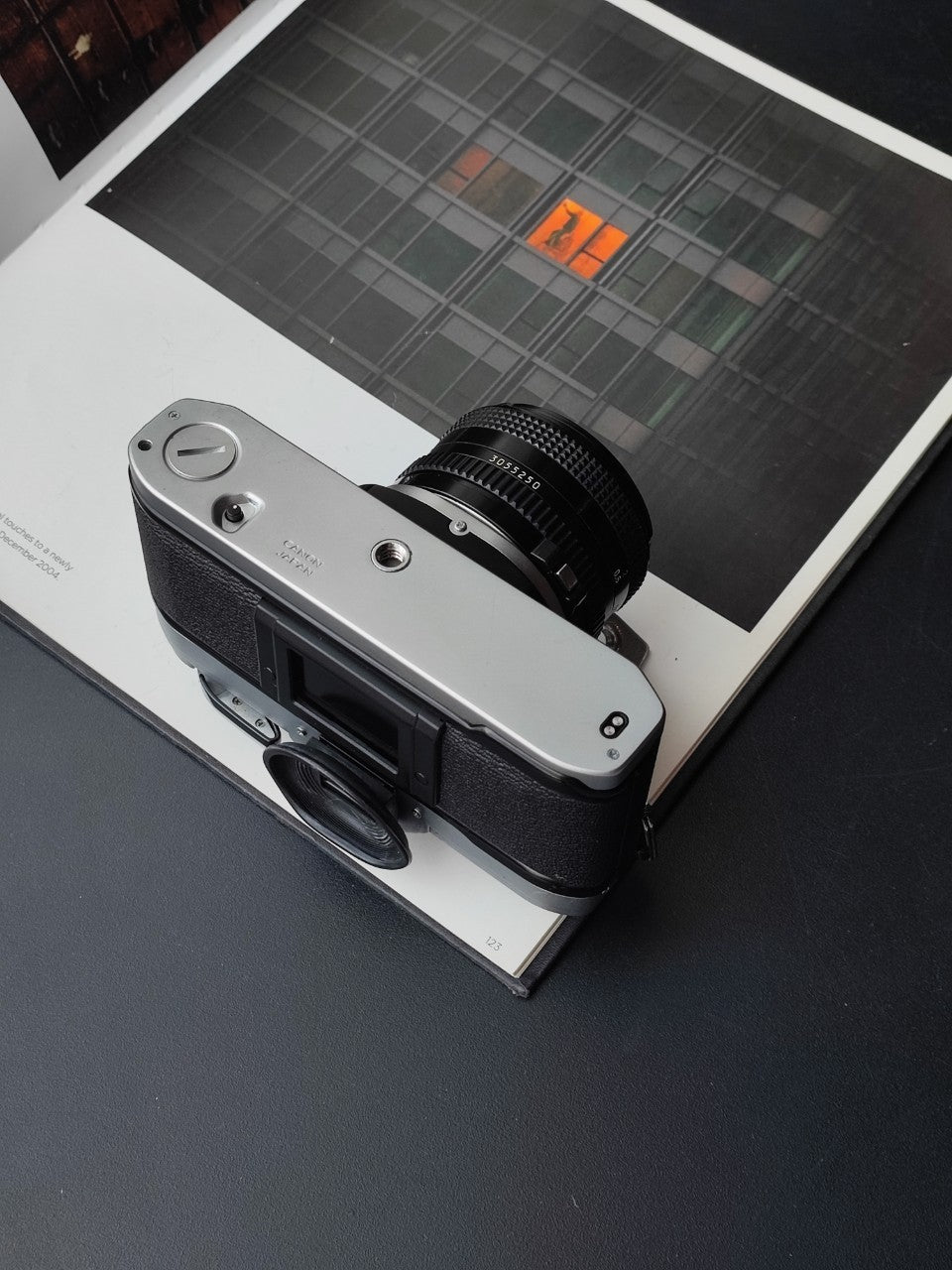 佳能 AE-1 银色,配佳能镜头 FD 50mm F1.8