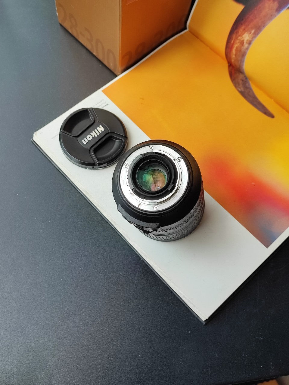 Nikon ED AF-S Nikkor 28-300mm F3.5-5.6 G VR with box