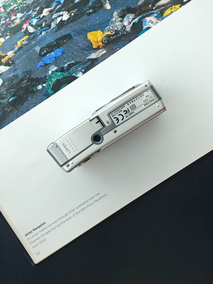 Used Ricoh Caplio R4 Digital Camera [No charger]