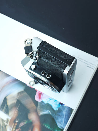 *READ* Minolta SR-7 body
