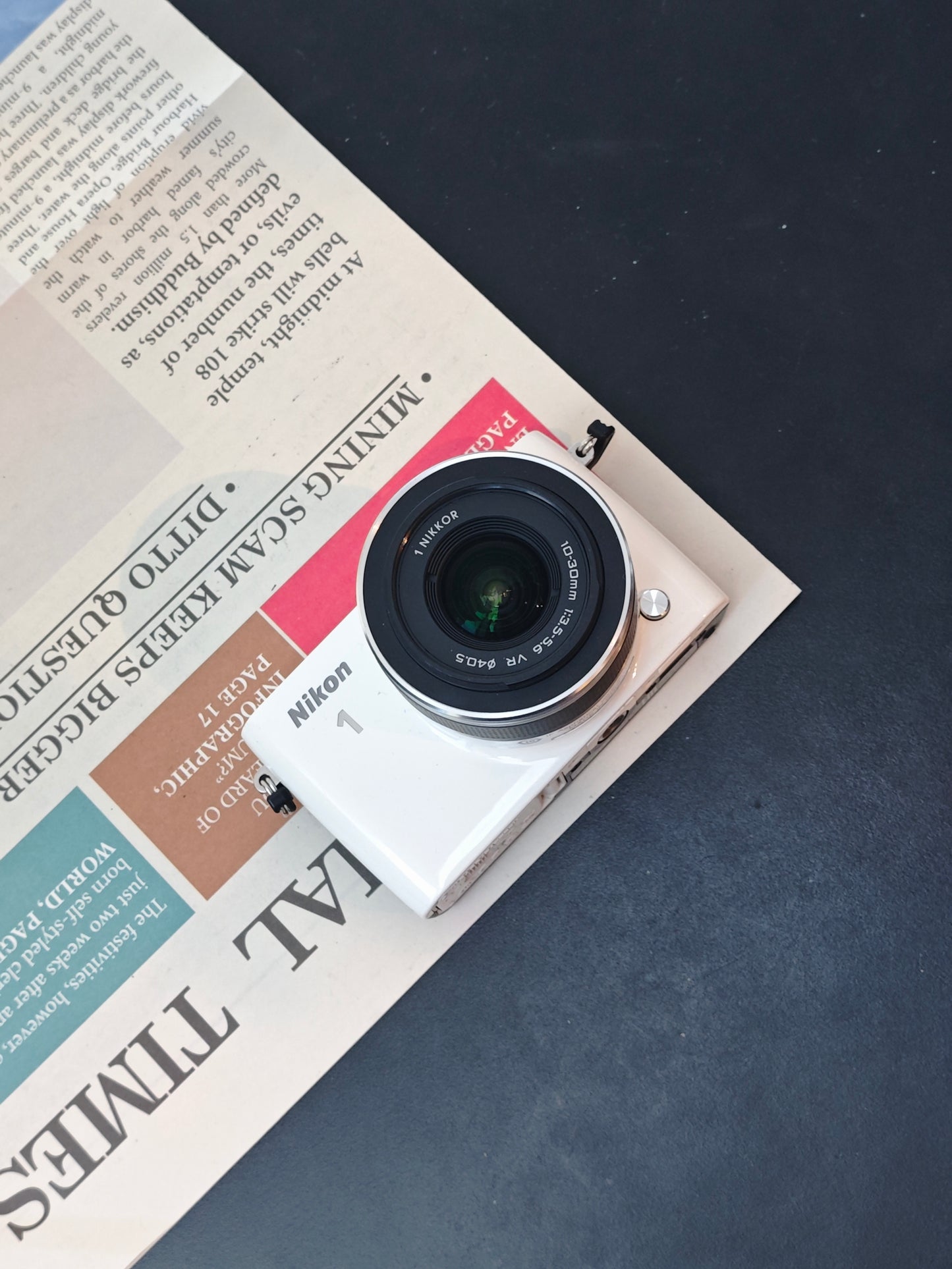 Used Nikon 1 S2 White with 1 NIKKOR VR 10-30mm F3.5-5.6 [No charger]