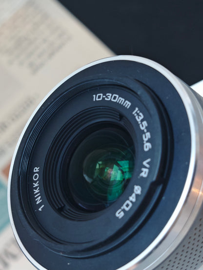 Used Nikon 1 S2 White with 1 NIKKOR VR 10-30mm F3.5-5.6 [No charger]