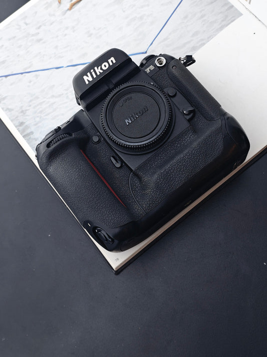 Nikon F5 body