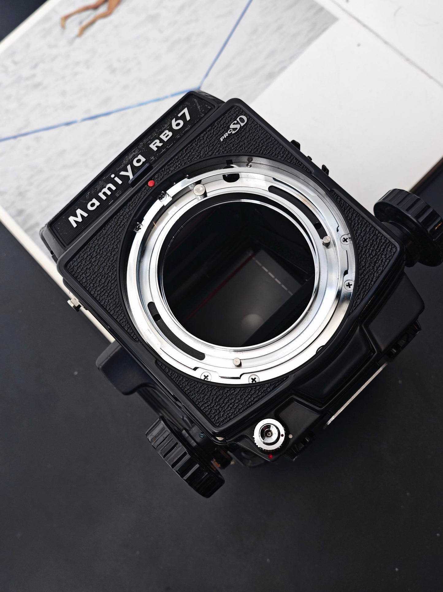 Mamiya RB67 PRO SD body (with 6x8 magazine)