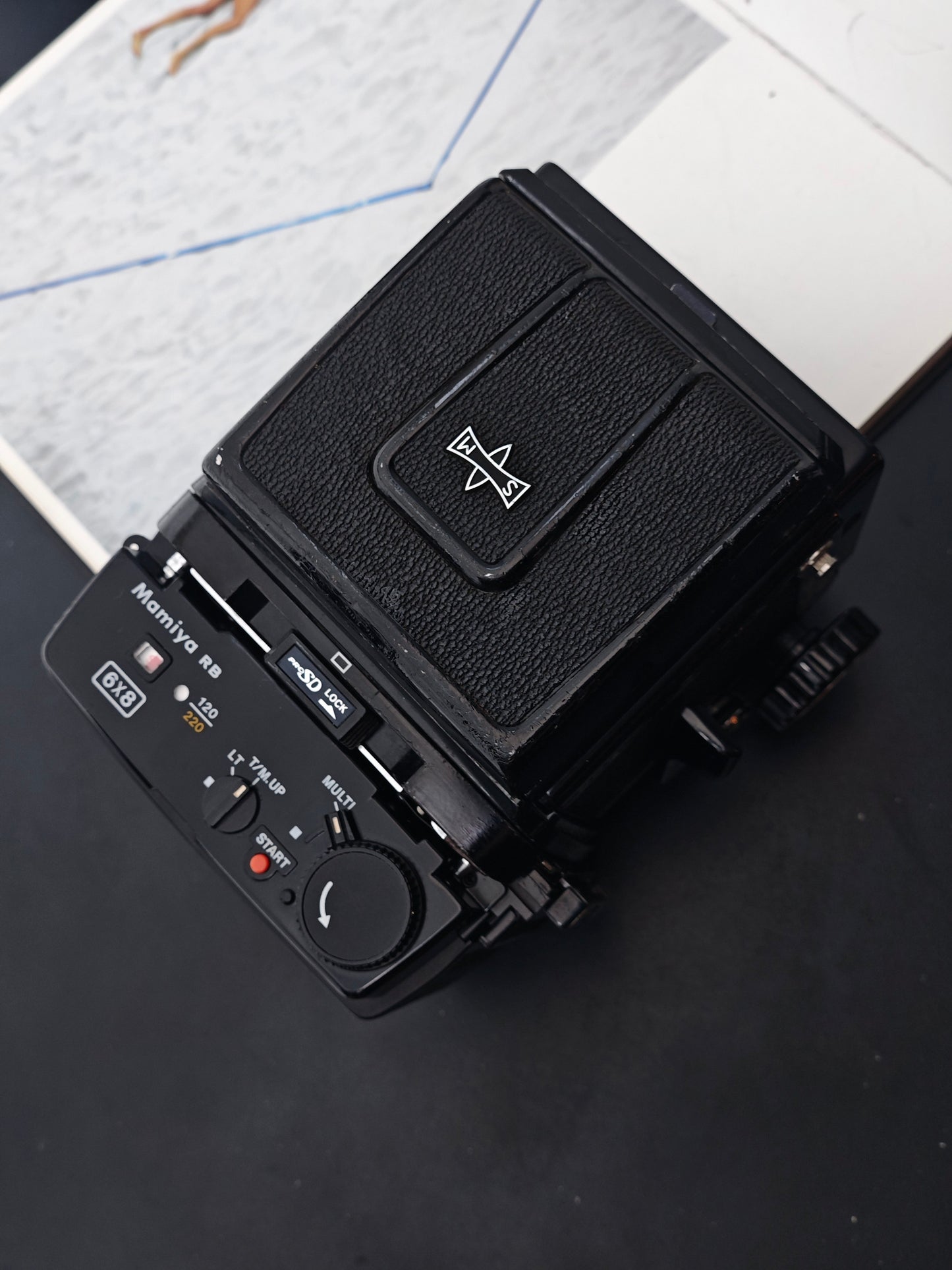 Mamiya RB67 PRO SD body (with 6x8 magazine)