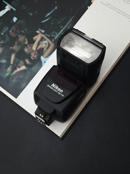 Nikon Speedlight SB-700 #2372660