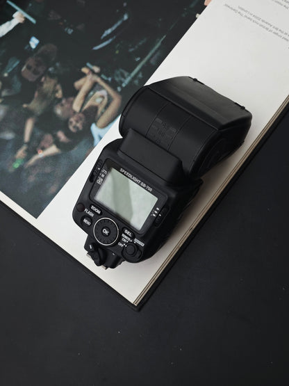 Nikon Speedlight SB-700 #2372660