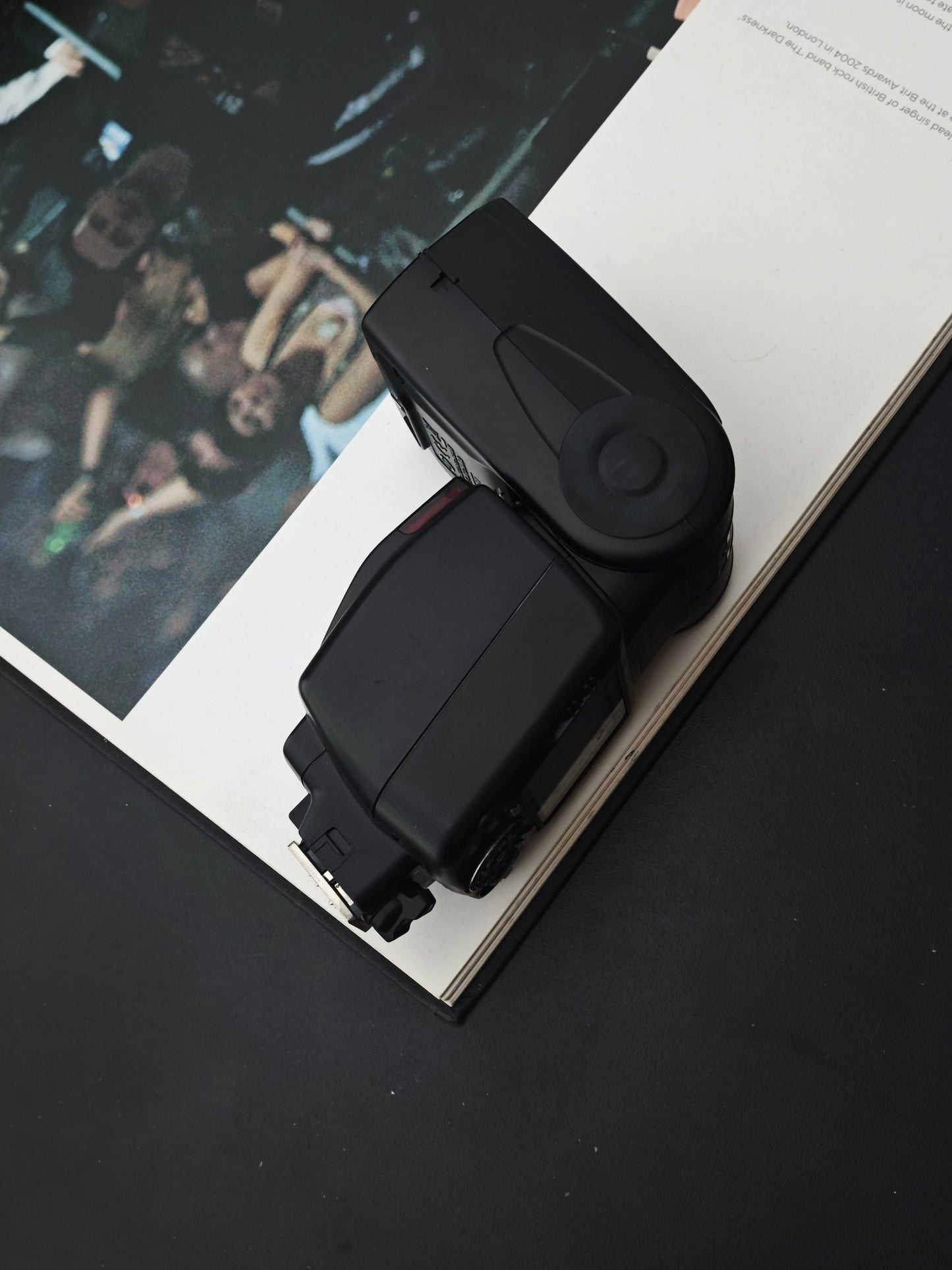 Nikon Speedlight SB-700 #2372660