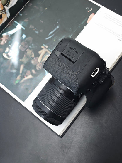 Used Canon EOS Kiss X8i with EF-S 18-55mm IS STM [No charger]