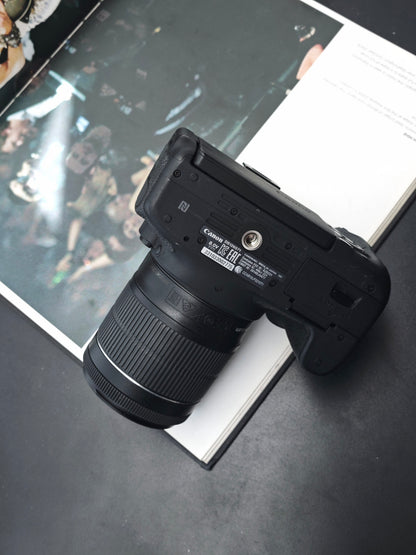 Used Canon EOS Kiss X8i with EF-S 18-55mm IS STM [No charger]