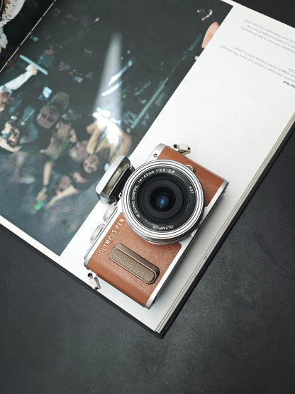 Used Olympus PEN E-PL8 with Double Zoom Kit Digital Camera