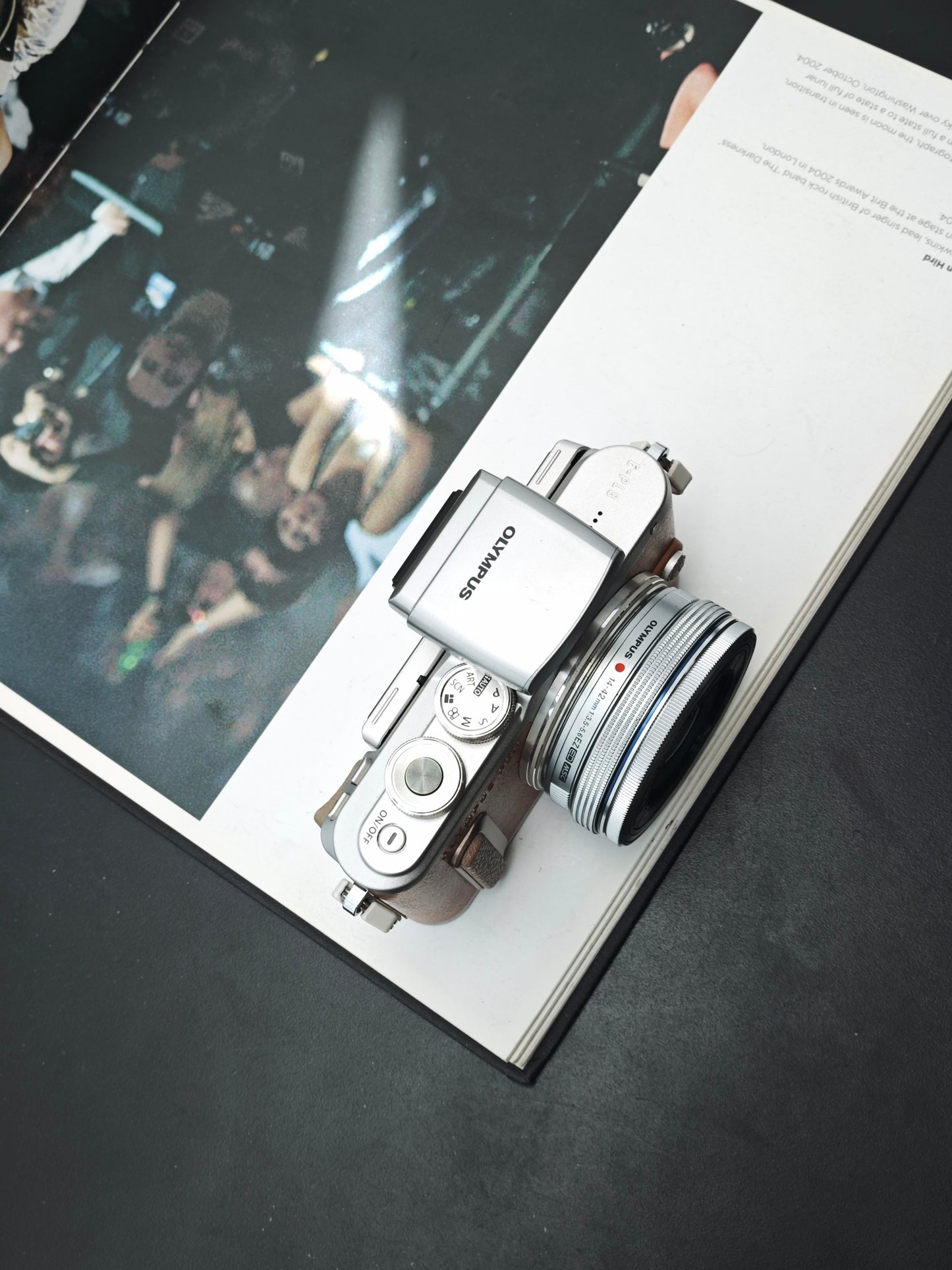 Used Olympus PEN E-PL8 with Double Zoom Kit Digital Camera