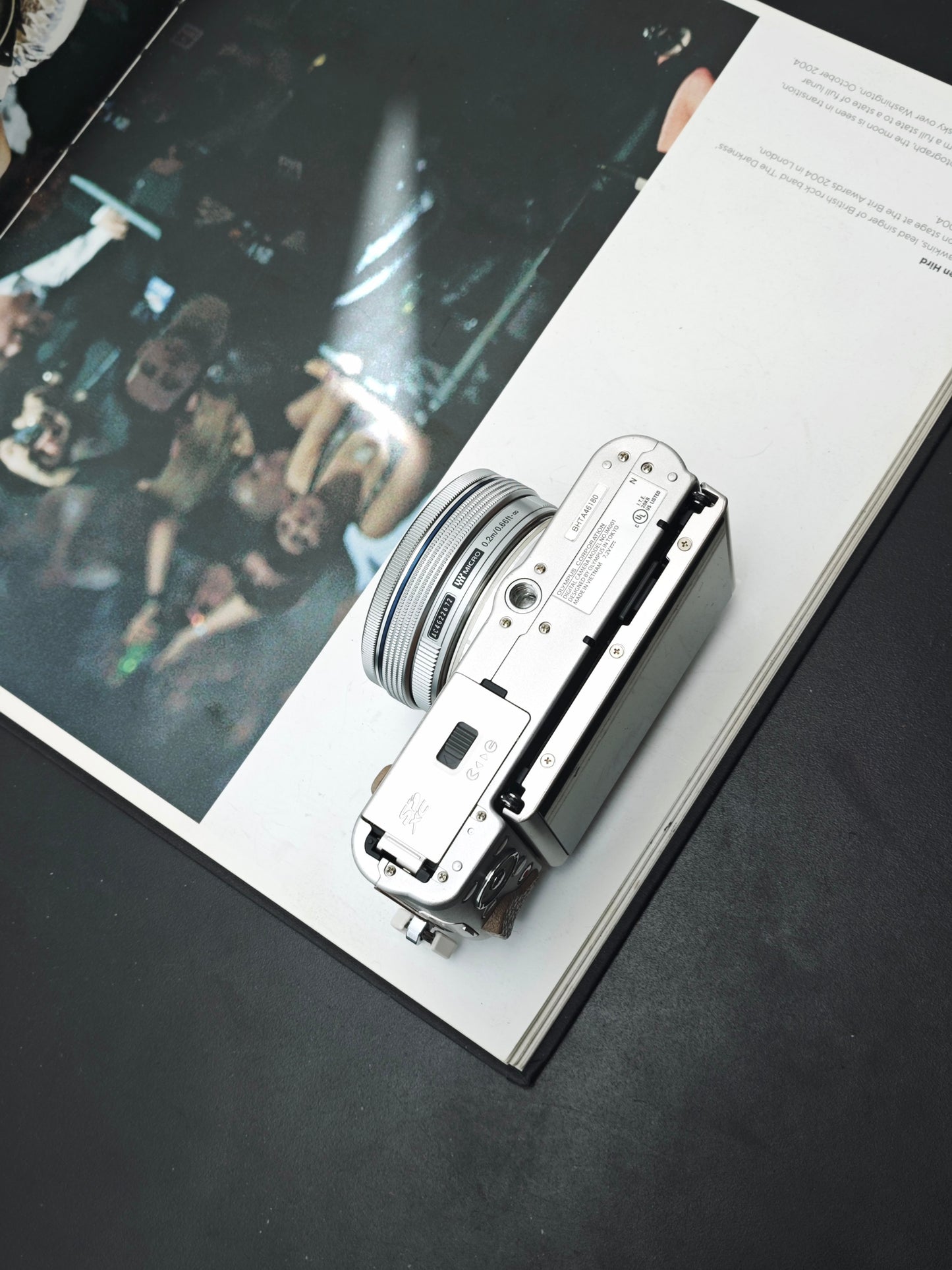 Used Olympus PEN E-PL8 with Double Zoom Kit Digital Camera