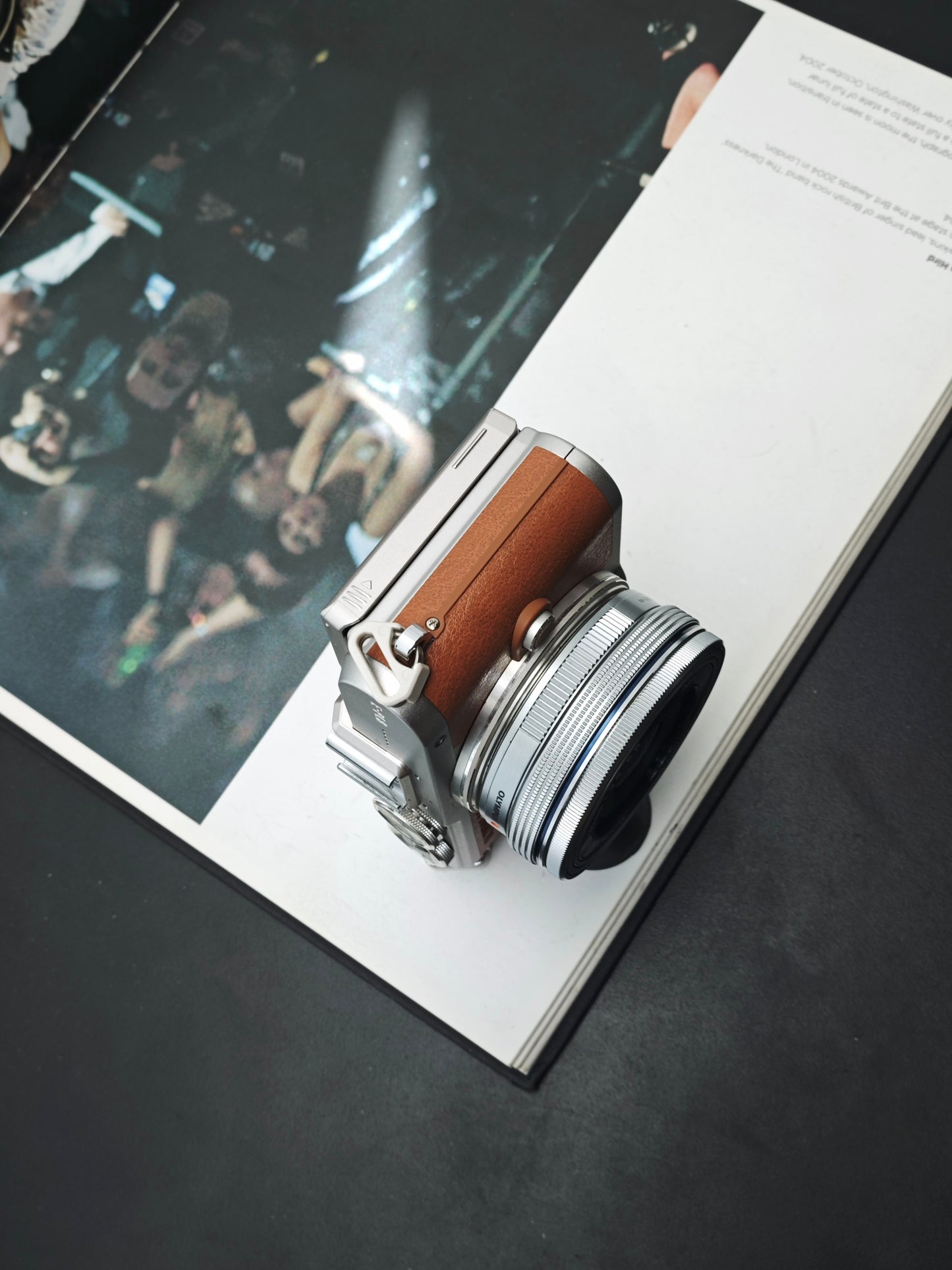 Used Olympus PEN E-PL8 with Double Zoom Kit Digital Camera