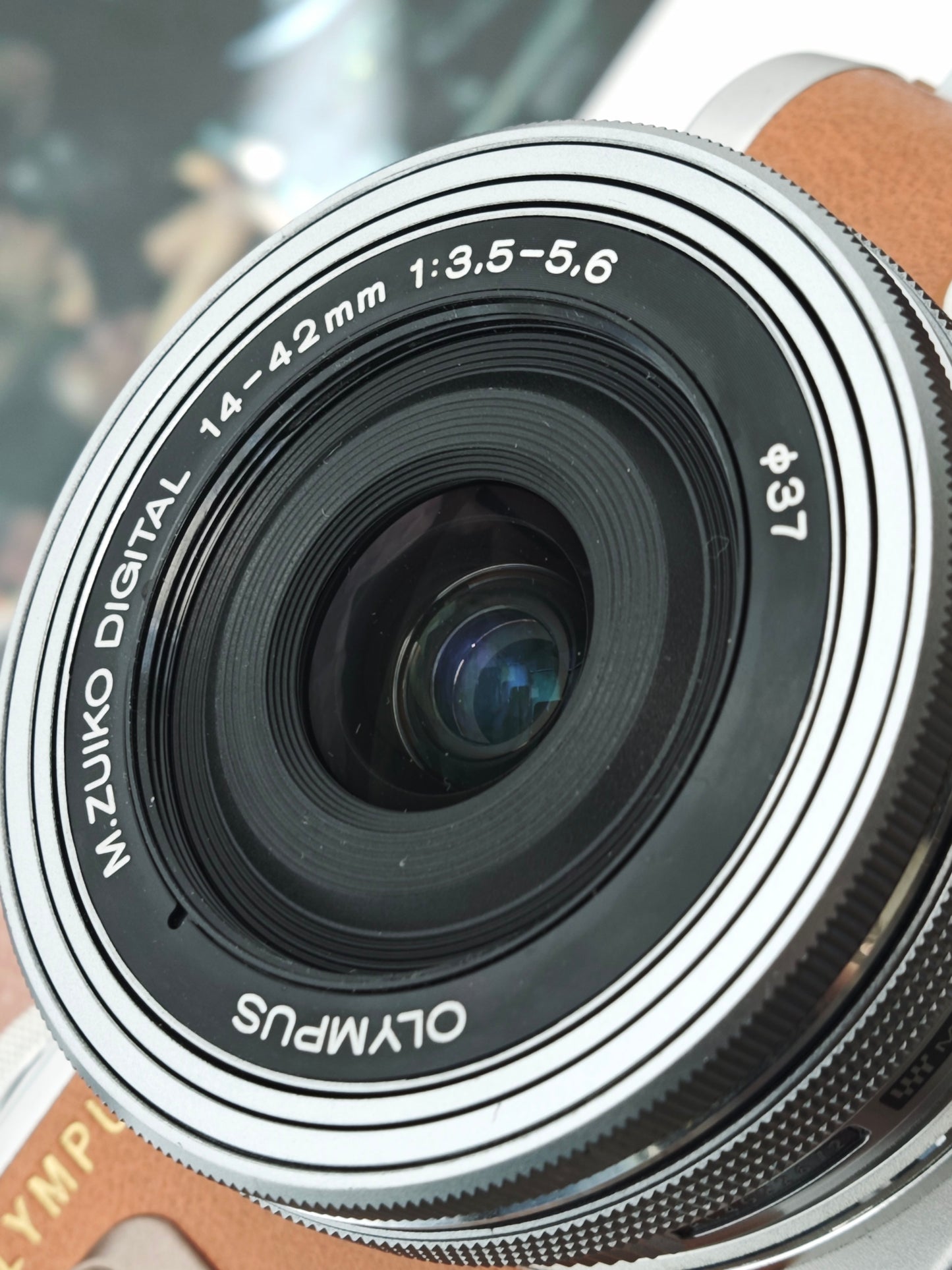 Used Olympus PEN E-PL8 with Double Zoom Kit Digital Camera