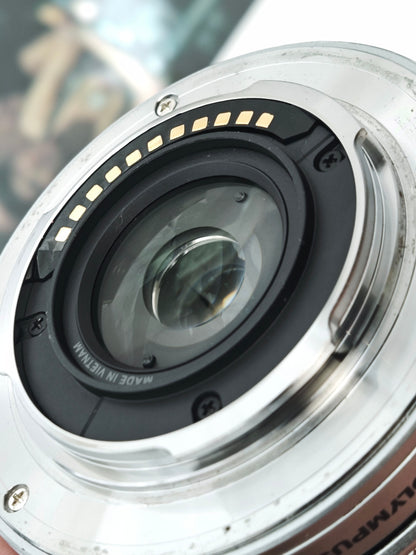 Used Olympus PEN E-PL8 with Double Zoom Kit Digital Camera