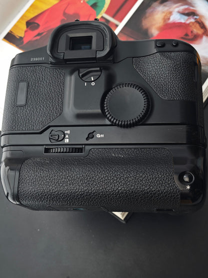 Canon EOS-1N with Canon Zoom Lens EF 28-105mm F3.5-4.5