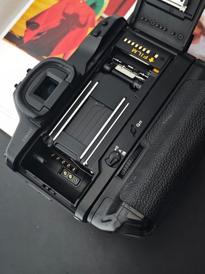 Canon EOS-1N with Canon Zoom Lens EF 28-105mm F3.5-4.5