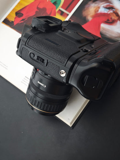 Canon EOS-1N with Canon Zoom Lens EF 28-105mm F3.5-4.5