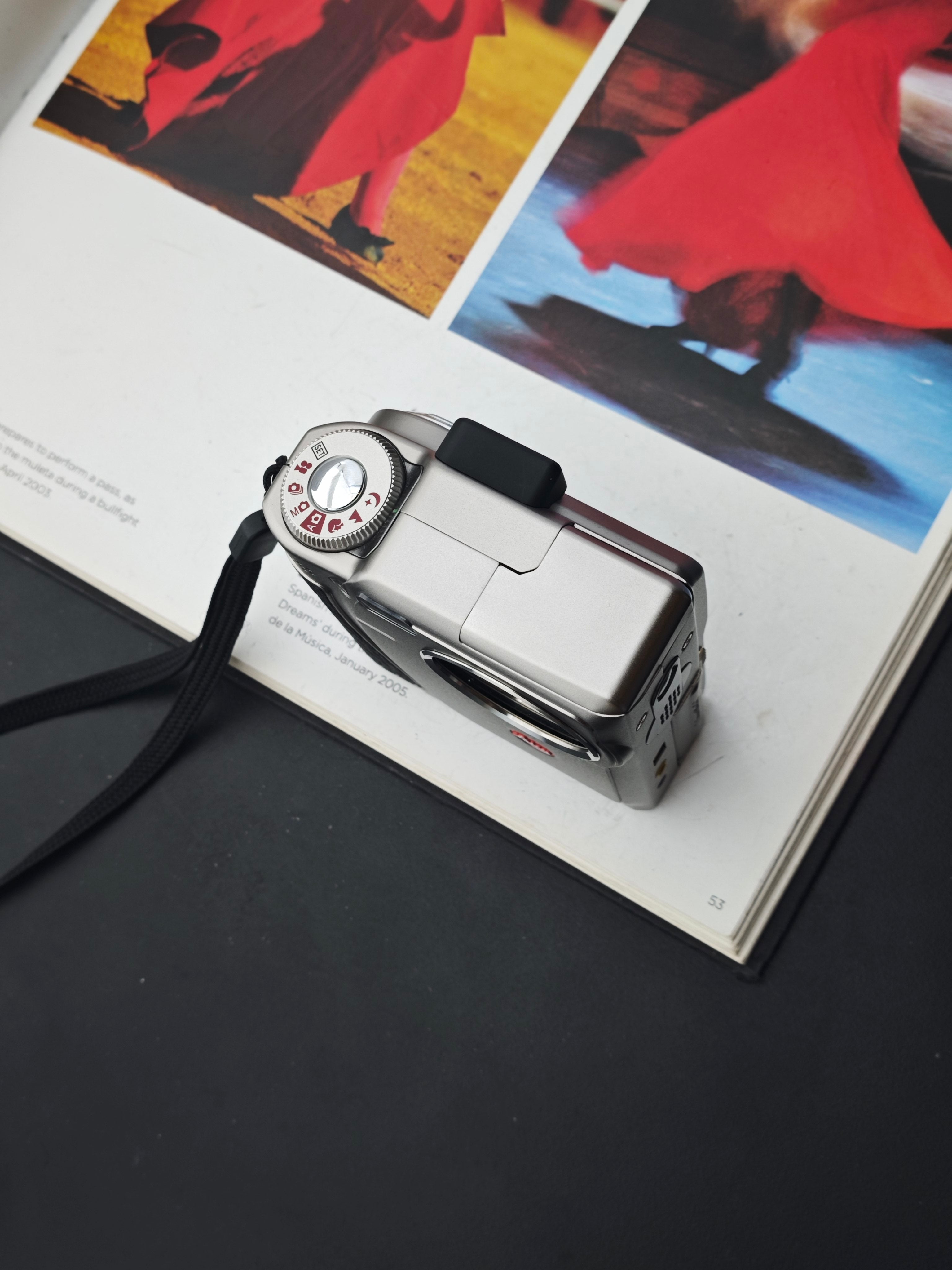 Sold As-Is] Used Leica Digilux 4.3 Digital Camera – UNIT CAMERA