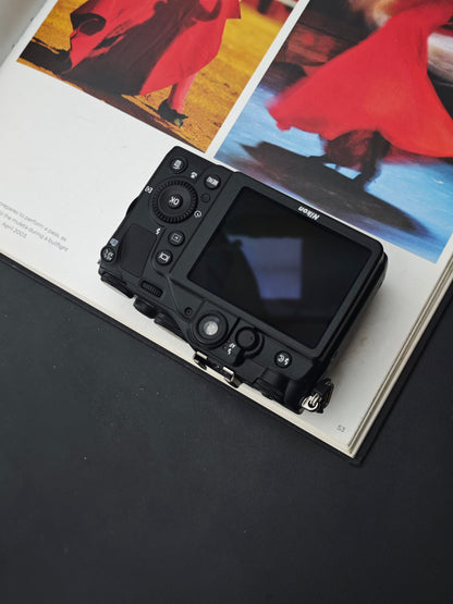 Used Nikon Coolpix P7000 Digital Camera [No charger]