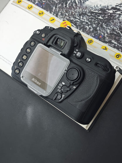 Used Nikon D200 with AF-S Nikkor 16-85 mm F3.5-5.6 G ED DX Digital Camera