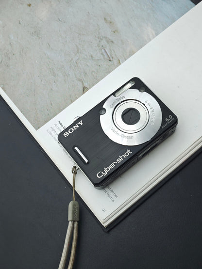 *READ* Used Sony Cyber-shot DSC-W50 black Digital Camera [JPN only, No charger]