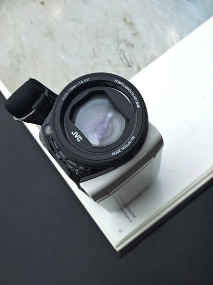 Used JVC Everio P GZ-R470-W Handycam [No charger]
