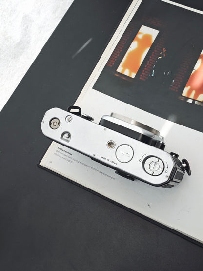 Nikon F2 silver body