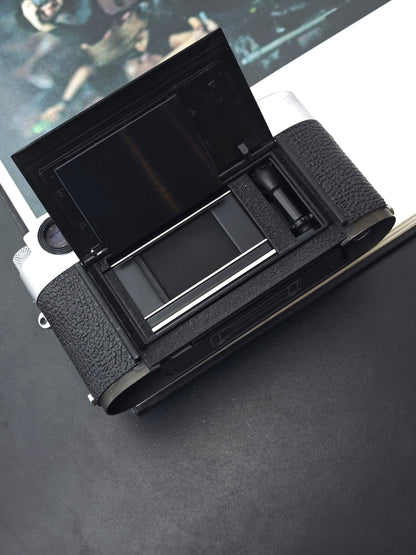 Leica M2 with Ernst Leitz Gmbh Wetzlar Summicron 50mm F2 #1138496