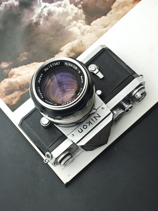 *READ* Nikon F with Nippon Kogaku Nikkor-S Auto 5.8cm F1.4