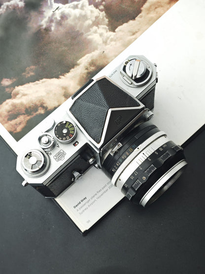 *READ* Nikon F with Nippon Kogaku Nikkor-S Auto 5.8cm F1.4