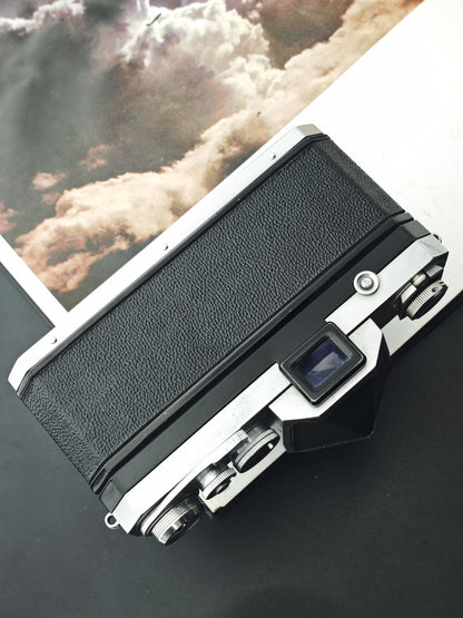 *READ* Nikon F with Nippon Kogaku Nikkor-S Auto 5.8cm F1.4