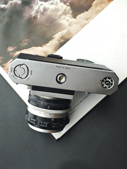 *READ* Nikon F with Nippon Kogaku Nikkor-S Auto 5.8cm F1.4