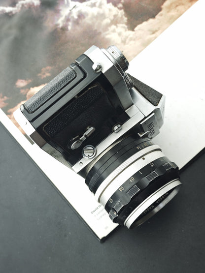 *READ* Nikon F with Nippon Kogaku Nikkor-S Auto 5.8cm F1.4