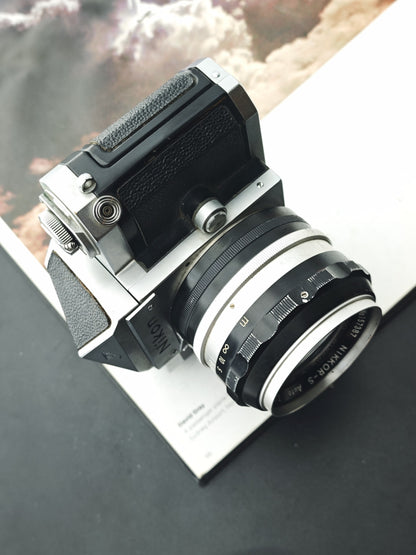*READ* Nikon F with Nippon Kogaku Nikkor-S Auto 5.8cm F1.4