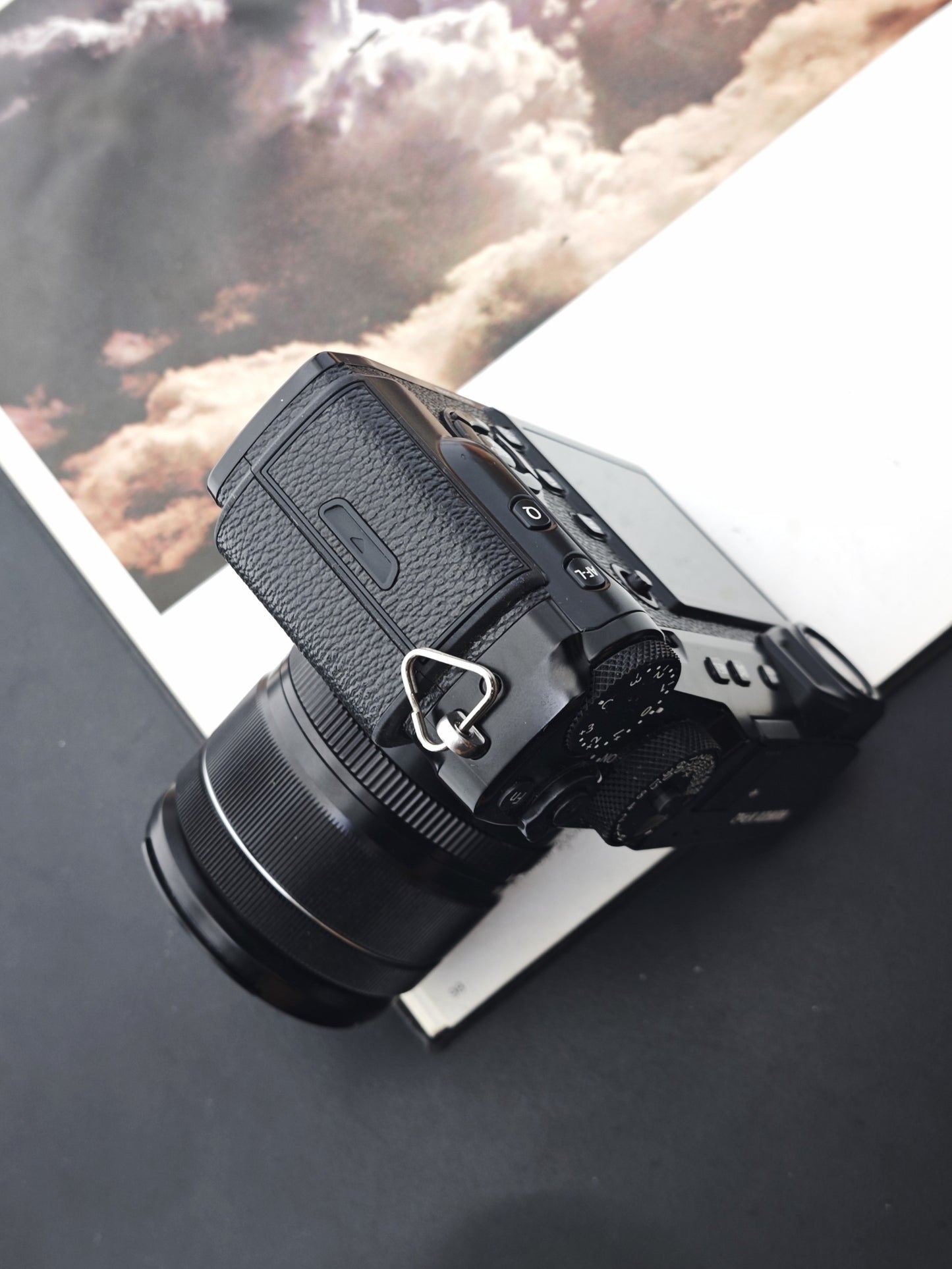 Used Fujifilm X-Pro2 with Fujinon Super EBC XF 18-55mm f2.8-4 R LM OIS [No charger]