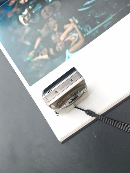 Used Nikon Coolpix S6000 silver Digital Camera [No charger]