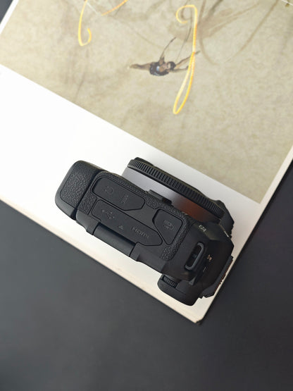 Used Canon EOS R8 body with box