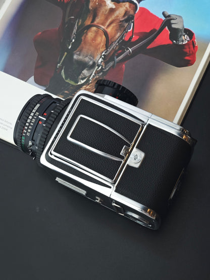 Hasselblad 500C/M chrome with Carl Zeiss Planar 80mm F2.8 T* C black