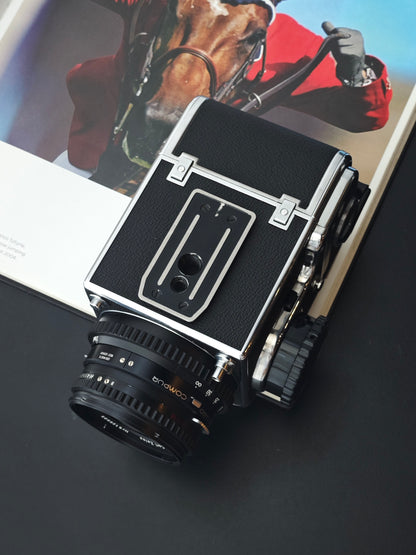 Hasselblad 500C/M chrome with Carl Zeiss Planar 80mm F2.8 T* C black