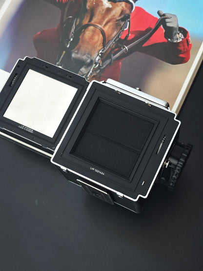 Hasselblad 500C/M chrome with Carl Zeiss Planar 80mm F2.8 T* C black