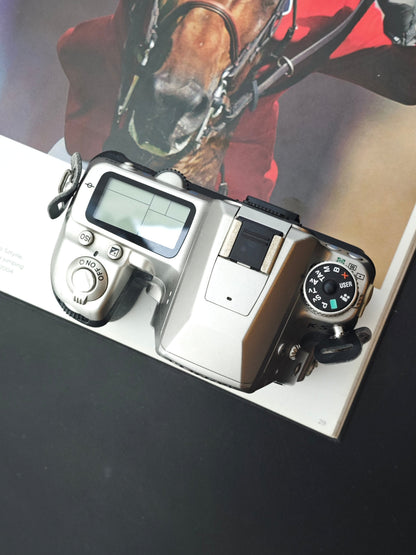 Pentax K-5 silver edition body [No charger]