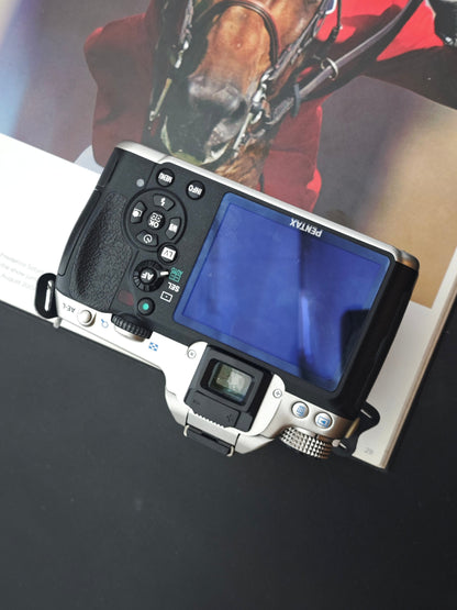 Pentax K-5 silver edition body [No charger]