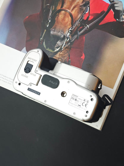 Pentax K-5 silver edition body [No charger]